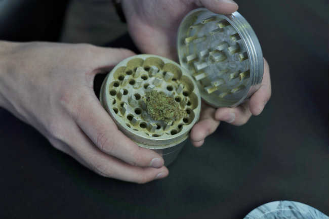 How To Clean Your Weed Grinder