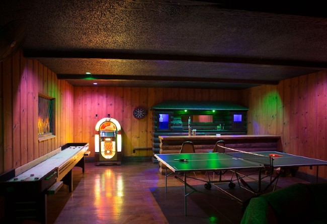 Game room inside a bed and breakfast