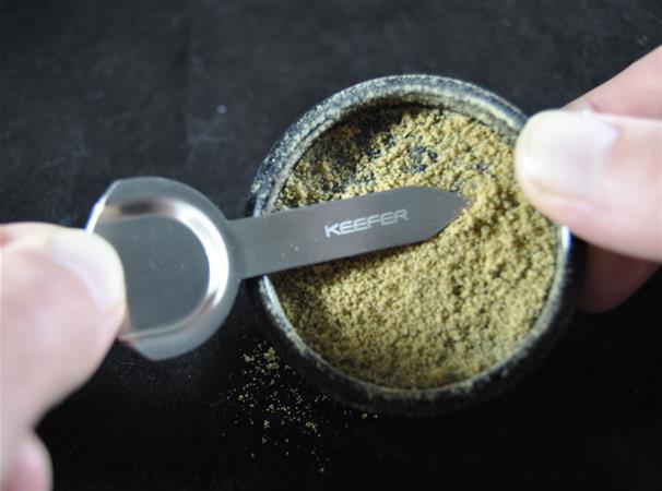 Luxury Kief Scraper Review | Keefer | PotGuide.com