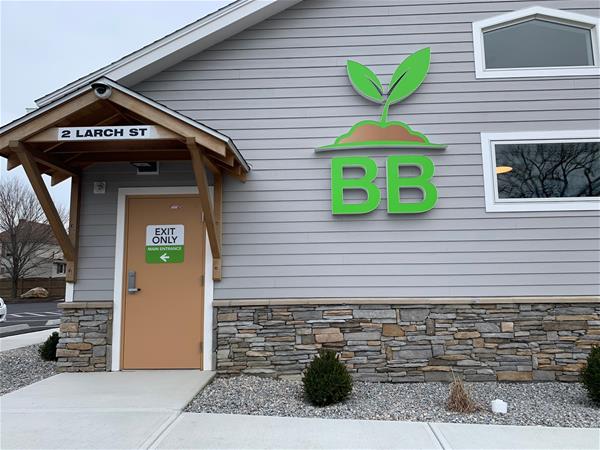 Bloom Brothers Marijuana Dispensary - CmRaAAAAnaLdF4KXYNl9sQ2ZwAKmRr17Sz5i Thumb Small 